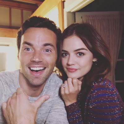 PLL behind-the-scenes 7x14 Lucy Hale and Ian Harding showing diamond engagement ring (Ezria, Lucian)