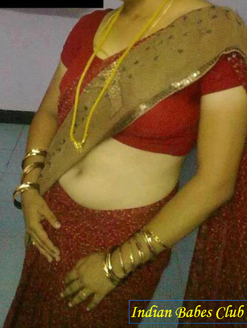Sexy Indian House Wife Sexy Boobs and Navel
