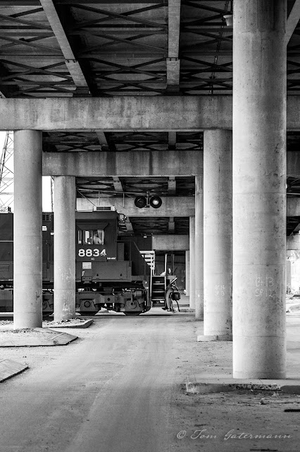 NS 8834 passing under the  Adelaide Avenue overpass.