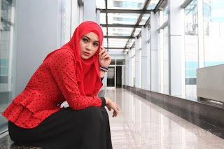 Selebriti Cantik Berhijab 2013