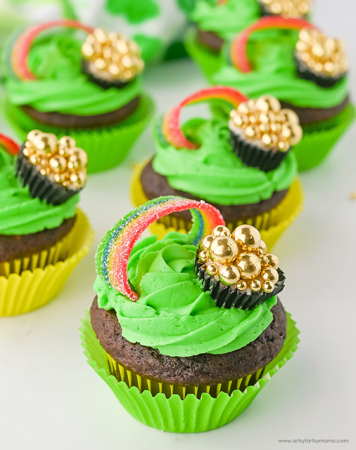 St. Patrick's Day Pot of Gold Cupcakes