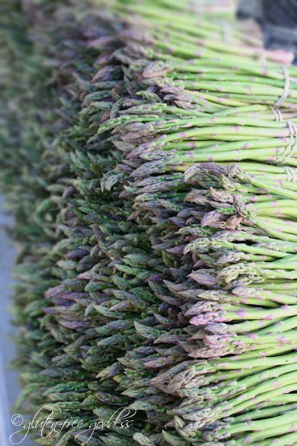 Fresh asparagus at the farmers market