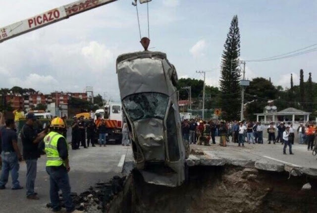 Él avisó a su novia que cayó en un socavón...nadie los sacó, murió junto a su padre.