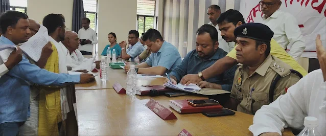 तहसील सकलडीहा में जिलाधिकारी की अध्यक्षता में आयोजित हुआ जनपद स्तरीय संपूर्ण समाधान दिवस