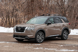 2023 Nissan Pathfinder Tackles Winter with the Family