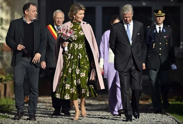 Queen Mathilde wore a new Kent floral print pleated midi dress by Diane von Furstenberg. Queen wore a pink cashmere coat by Armani