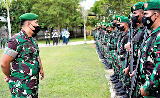 Kepala Staf Korem 143/HO Pimpin Apel Gelar Pasukan dalam rangka Kunjungan Kerja  Presiden RI di Wilayah Provinsi Sulawesi Tenggara