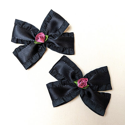 Black/pink ribbon rose clips