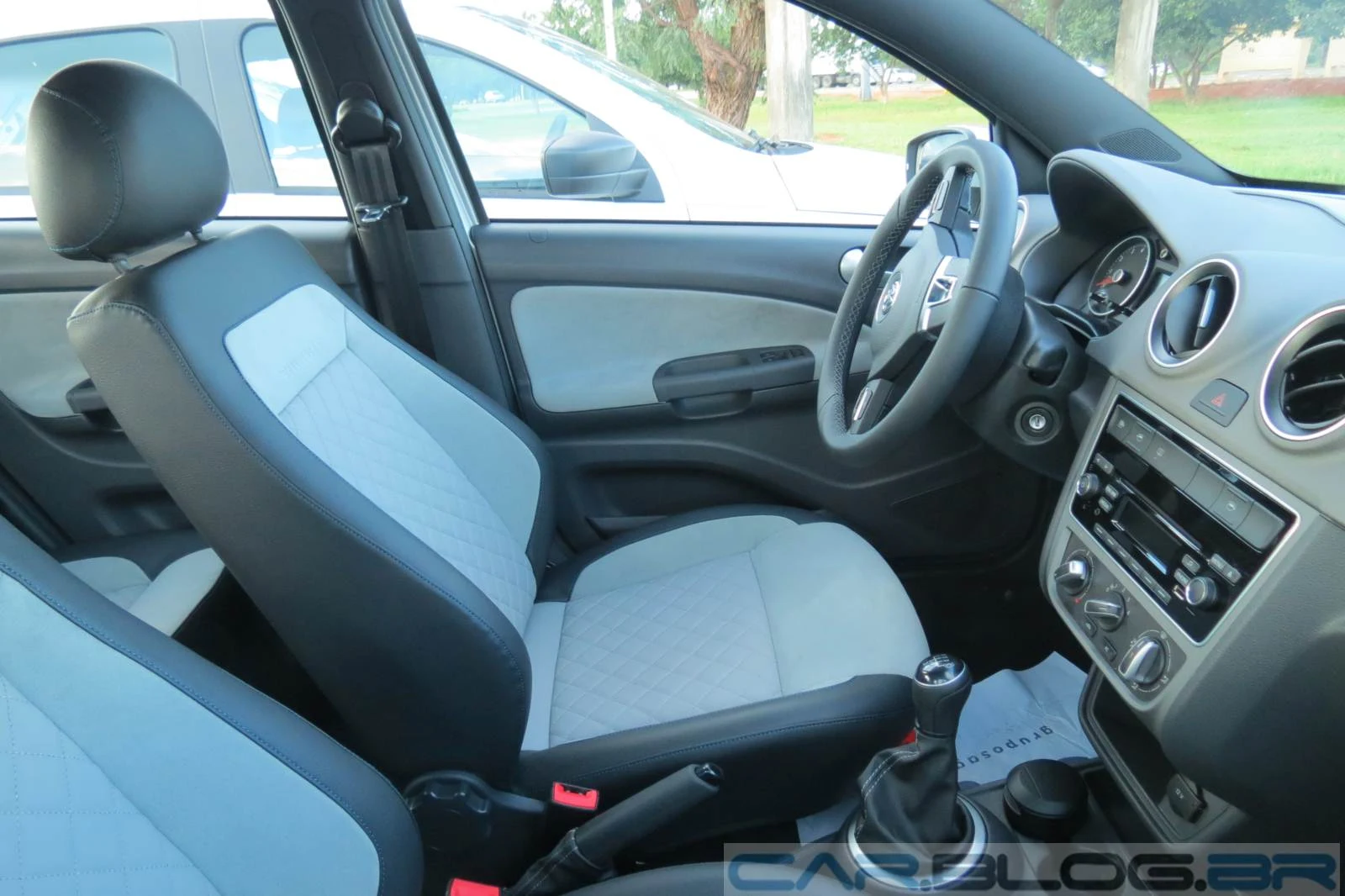 Novo VW Voyage Evidence 2015 - interior