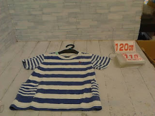 中古品　子供服　１２０ｃｍ　ブルー×ホワイト　ボーダー　半袖Tシャツ　１１０円