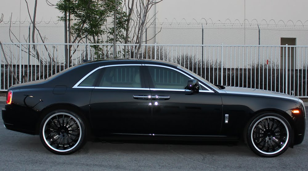 1 Response to Rolls Royce Ghost on Custom Painted Martuni Giovanna 