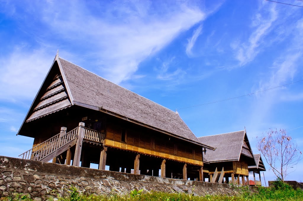 Nama dan Gambar Rumah Adat Tiap Provinsi di Indonesia 