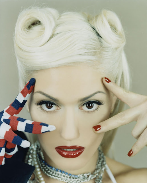 Sexy Female Singer Gwen Stefani Pictures