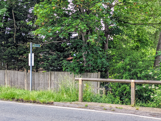 Holwell footpath 2 heading SW off the A600