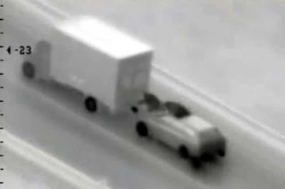 Bandidos tentam roubar caminhão no estilo Velozes e Furiosos na Romenia 