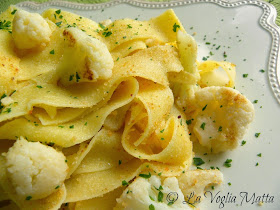 pappardelle al cavolfiore, acciughe e pangrattato