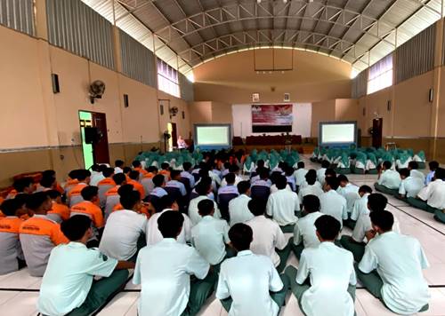 Pelajar SMKN 2 Ngawi Antusias Ikuti Safari Pendidikan Politik Bagi Pemilih Pemula