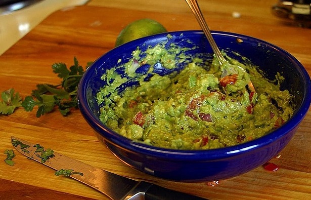 https://vidacomidaa.blogspot.com.es/2016/08/guacamole.html