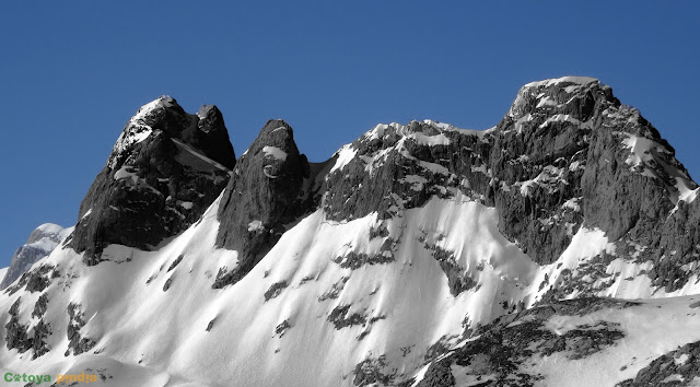 Ruta circular al Pico de Los Asturianos, Canal Parda y Traviesos en el Macizo del Cornión de Picos de Europa, regresando por Reseco