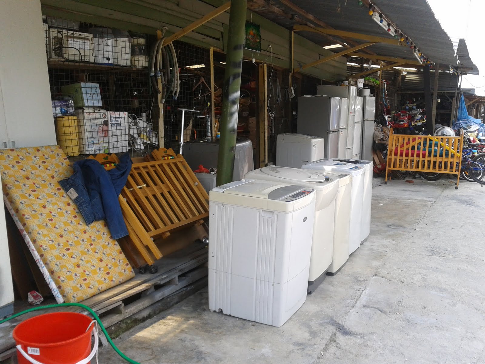 Johor Ke Terengganu Rengit 3 Kedai Barang Terpakai