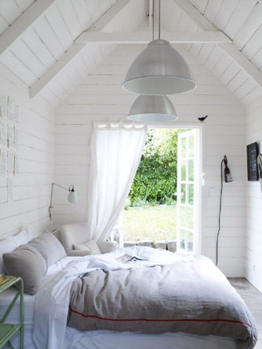 lamb & blonde: Beautiful White Bedrooms