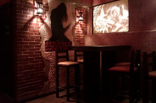Рок Бар RockIT - долно ниво бар светещи декорации 