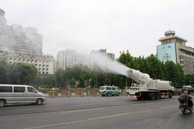 This weird machine working in China can also be very useful for Lahore. Do you know what it is?