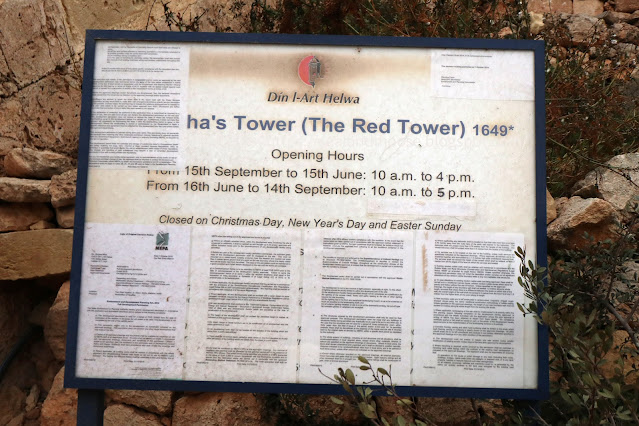 紅塔開放時間的說明告示板