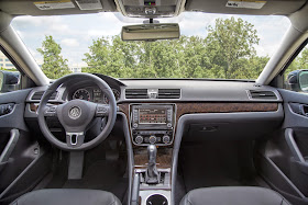 Interior view of 2014 Volkswagen Passat