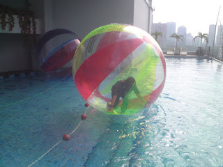 Water ball salah satu balon untuk untuk game kusus wahana dia air