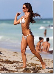 Gabrielle-Anwar-White-Bikini-Pictures-In-Miami-At-The-Beach-06