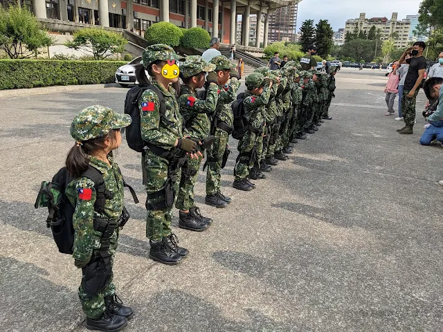 小小陸軍 | 小兵日記兒童軍事體驗營，大頭兵組槍、射靶、匍匐前進超精實；迫擊炮、丟手榴彈好刺激，軍服帥度100!!