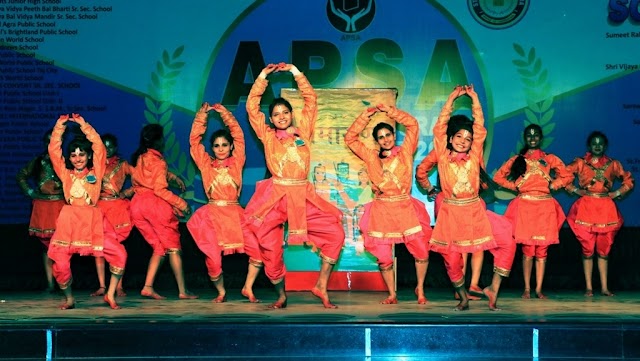 Agra  नवरात्रि के अवसर पर डांडिया और गरबा रास में झूमकर थिरका प्रिल्यूड परिवार..