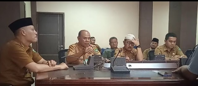 Wartawan Pasaman Temui Bupati Sabar AS di Ruang Rapat