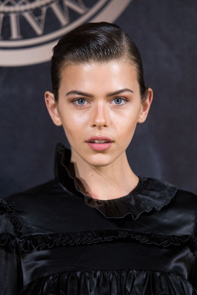 Model Georgia Fowler red carpet fashion dress photo