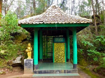 Gua Wisata di Dieng