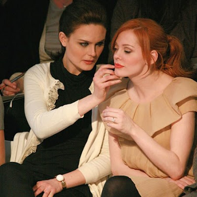 Are Zooey And Emily Deschanel Sisters. Emily Deschanel & Rose McGowan