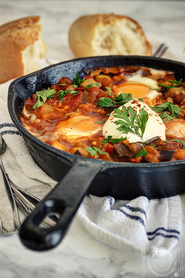 Shakshuka sa tikvicama i patlidžanom