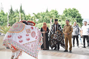 Kunker ke Aceh Tengah Pj Gubernur Disambut Tari Munalo Saat Tiba di Meuligoe Bupati Aceh Tengah