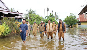 Pastikan Kondisi Warga, Pj. Bupati Wajo Pantau Banjir Di Tiga Kecamatan