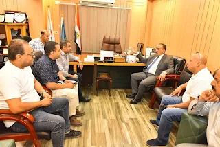 محافظ أسيوط يبحث آليات دعم المنظومة الصحية بالمحافظة