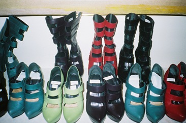 shoes-1 via teenvoge