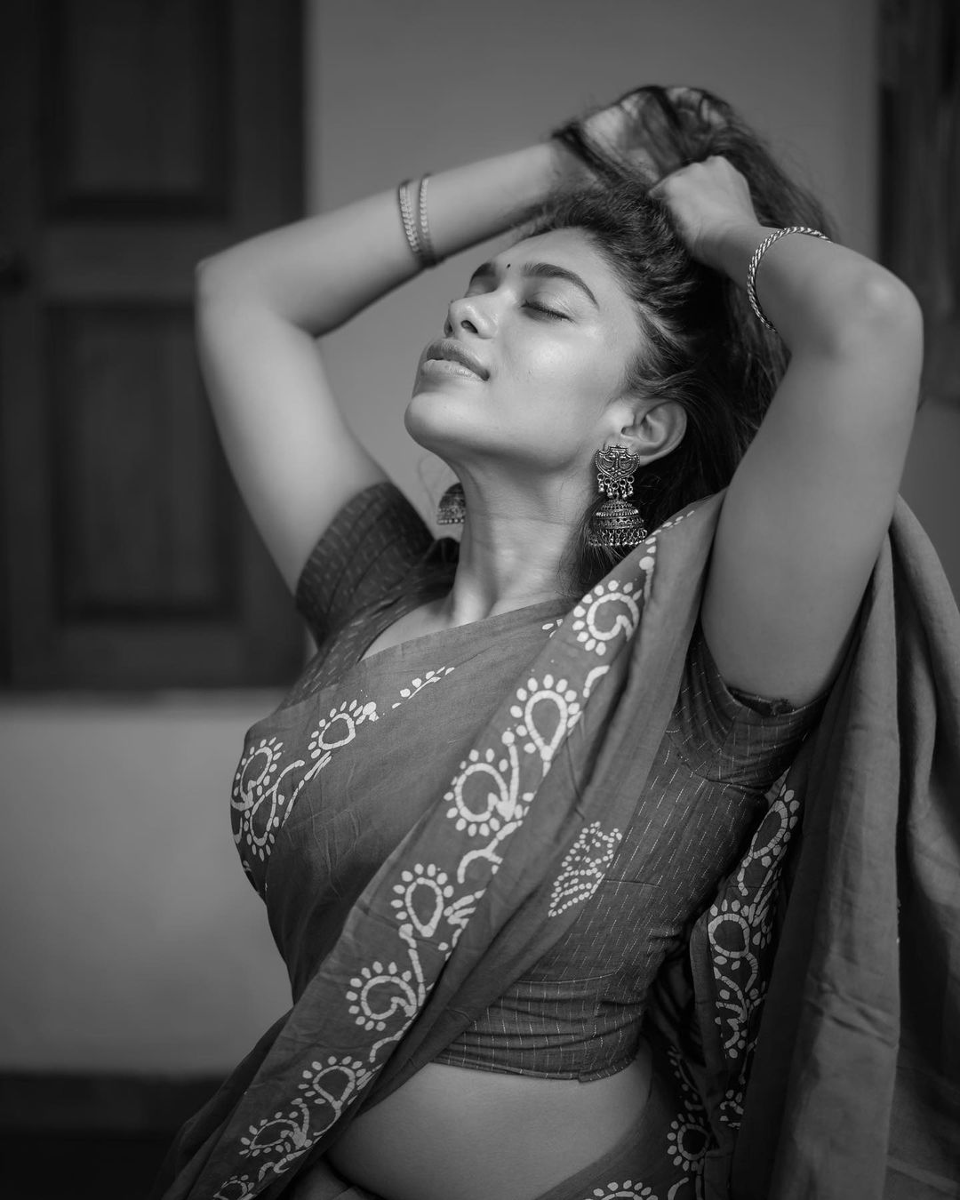 Dushara Vijayan Photoshoot in Saree