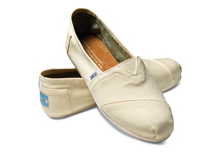 Toms Shoes Stores on Toms Shoes Are In  Pic