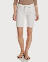 <br />Levi's Women's Petite Bermuda Short