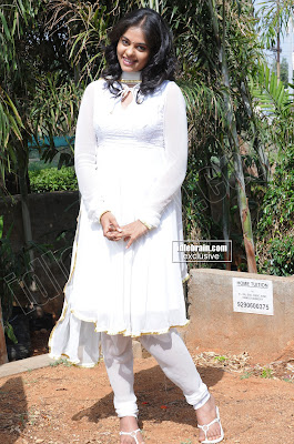 Desi TELUGU MASALA Actress Bindhu Madhavi Hot Photos gallery 