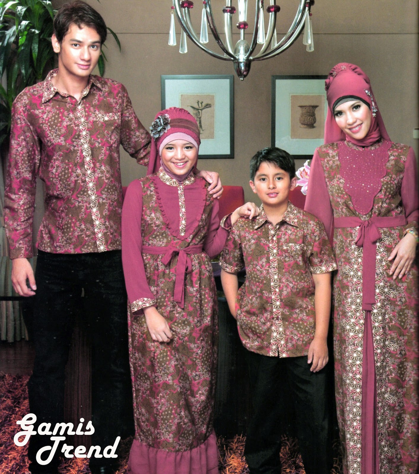 Model Terbaik Baju Batik Keluarga Muslim Untuk Lebaran 