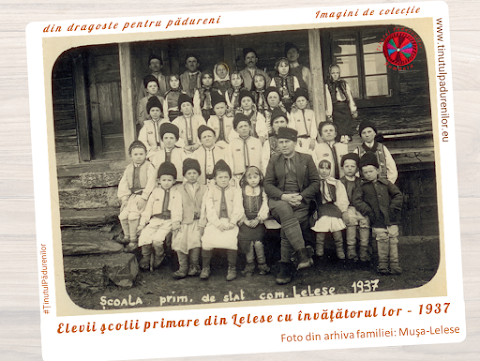 Elevii şcolii primare din Lelese cu învăţătorul lor – 1937