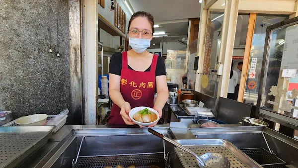 ▲小西巷弄中還隱藏了不少經典美食－正彰化肉圓，肉圓外皮使用純地瓜粉製作，內餡則採用酵素豬肉，擄獲無數饕客的胃。（記者林明佑攝）