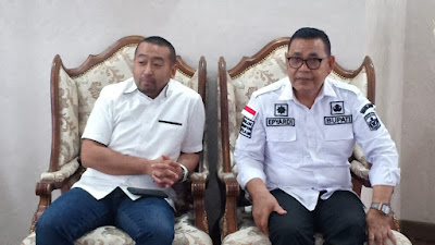 Bupati Solok Gunakan Hak Pilih di TPS 06 Singkarak .